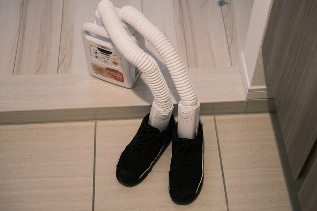アイリスオーヤマ　布団乾燥機　カラリエ　ツインノズル　靴